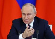 Foto: Presiden Rusia Vladimir Putin berbicara selama upacara setelah pembicaraan dengan mitranya dari China Xi Jinping di Kremlin di Moskow, Rusia, 8 Mei 2025. (REUTERS/Evgenia Novozhenina)