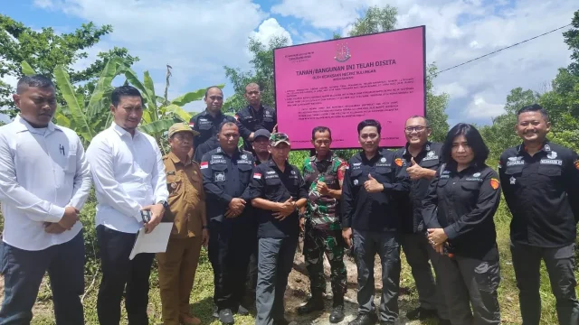 Proses eksekusi aset berlangsung aman dan tertib, disaksikan perwakilan Kantor Pertanahan, lurah setempat, dan Babinsa.