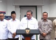 Menteri Koordinator Bidang Perekonomian Airlangga Hartarto memberikan keterangan pers seusai peluncuran BLT Kesejahteraan Rakyat (Kesra) dan Program Pemagangan Lulusan Perguruan Tinggi.