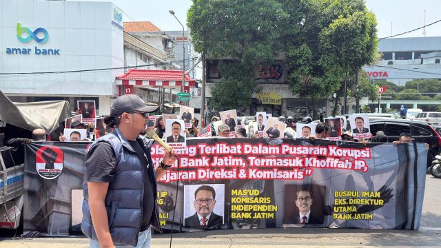 Musfiq, Aktivis anti korupsi Jawa Timur.