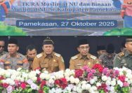 Bupati Pamekasan KH. Kholilurrahman menyampaikan renungan Hari Sumpah Pemuda di Pendopo Ronggosukowati, Pamekasan, Senin (28/10/2025). Dalam pesannya, ia mengajak generasi muda untuk memperkokoh semangat persatuan dan kebangsaan.