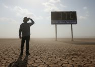 Selain posisi matahari, Monsun Australia juga membawa massa udara kering dan hangat yang menekan pembentukan awan.