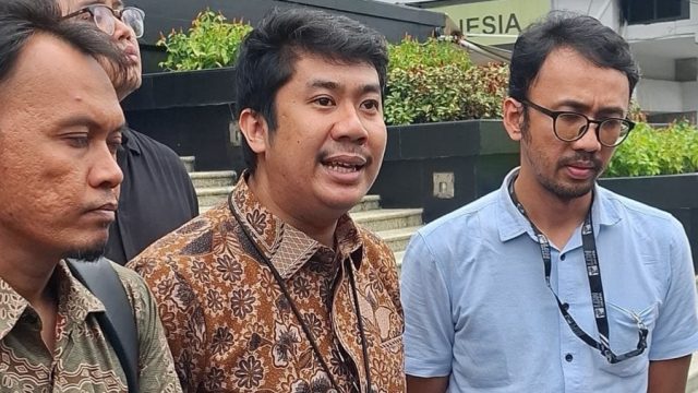 Koalisi masyarakat sipil menolak perluasan peran militer di ranah sipil dan memperingatkan bahaya kembalinya Dwifungsi TNI.