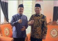 Direktur Jenderal Pendidikan Islam Kemenag bersama jajaran dan civitas akademika STEI Walisongo Sampang berfoto bersama usai penyerahan SK pendirian Program Studi Pendidikan Agama Islam