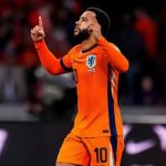 Memphis Depay menjadi motor kemenangan Oranje dengan torehan satu gol dan dua assist. Donyell Malen, Virgil van Dijk, dan Cody Gakpo turut mencatatkan nama di papan skor, membawa Belanda kokoh di puncak Grup G dengan keunggulan enam poin.