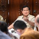 Presiden Prabowo Subianto bersama Wakil Presiden Gibran Rakabuming dan para menteri Kabinet Merah Putih mengadakan rapat membahas stimulus ekonomi di kediaman Presiden, Jalan Kertanegara, Jakarta