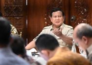 Presiden Prabowo Subianto bersama Wakil Presiden Gibran Rakabuming dan para menteri Kabinet Merah Putih mengadakan rapat membahas stimulus ekonomi di kediaman Presiden, Jalan Kertanegara, Jakarta