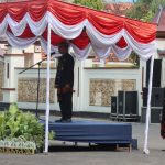 Bupati Pamekasan KH. Kholilurrahman memberikan sambutan pada peringatan Hari Jadi Ke-495 Kabupaten Pamekasan, Senin (3/11/2025).