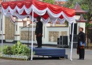 Bupati Pamekasan KH. Kholilurrahman memberikan sambutan pada peringatan Hari Jadi Ke-495 Kabupaten Pamekasan, Senin (3/11/2025).