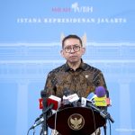 Menteri Kebudayaan sekaligus Ketua Dewan Gelar, Tanda Jasa, dan Tanda Kehormatan (GTK) Fadli Zon memberikan keterangan seusai bertemu Presiden Prabowo Subianto di Istana Merdeka, Jakarta, Rabu (5/11/2025).