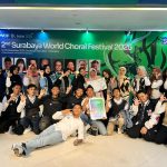 Tim paduan suara Sound of Harmony Smaga berpose usai meraih Silver Medal pada Surabaya World Choral Festival.