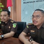 Kejari Pamekasan tangguhkan penyelidikan dugaan pemotongan gaji perangkat Desa Laden. Menunggu hasil audit inspektorat sebelum melangkah ke tahap selanjutnya
