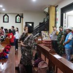 Kapolres Pamekasan AKBP Hendra Eko Triyulianto meninjau pengamanan di sejumlah gereja untuk memastikan perayaan Natal 2025 berlangsung aman dan kondusif.