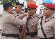 Kapolres Pamekasan AKBP Hendra Eko Triyulianto memimpin upacara serah terima jabatan sembilan pejabat utama Polres Pamekasan di Mapolres Pamekasan, Kamis (22/1/2026).