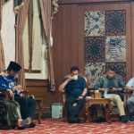 Owner PR. Cahaya Pro H. Fathor Rosi (pegang mik), saat menyampaikan gagasan dan aspirasinya di hadapan Forkopimda Pamekasan.