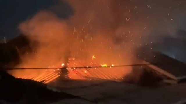 Bau Kertas Terbakar hingga Kaca Pecah, Rumah Warga Pamekasan Ludes Dilalap Api